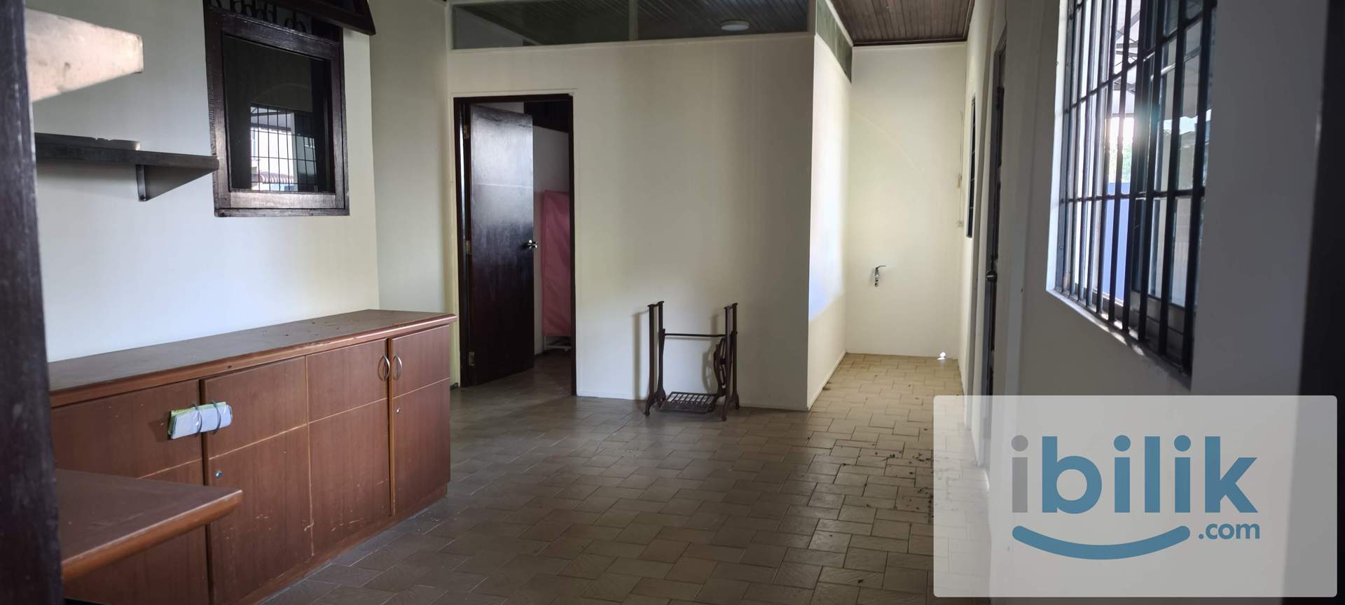 newly renovated fully furnished rooms in big bungalow near SGH & Aeon Mall in a quiet neighbourhood - Image 10