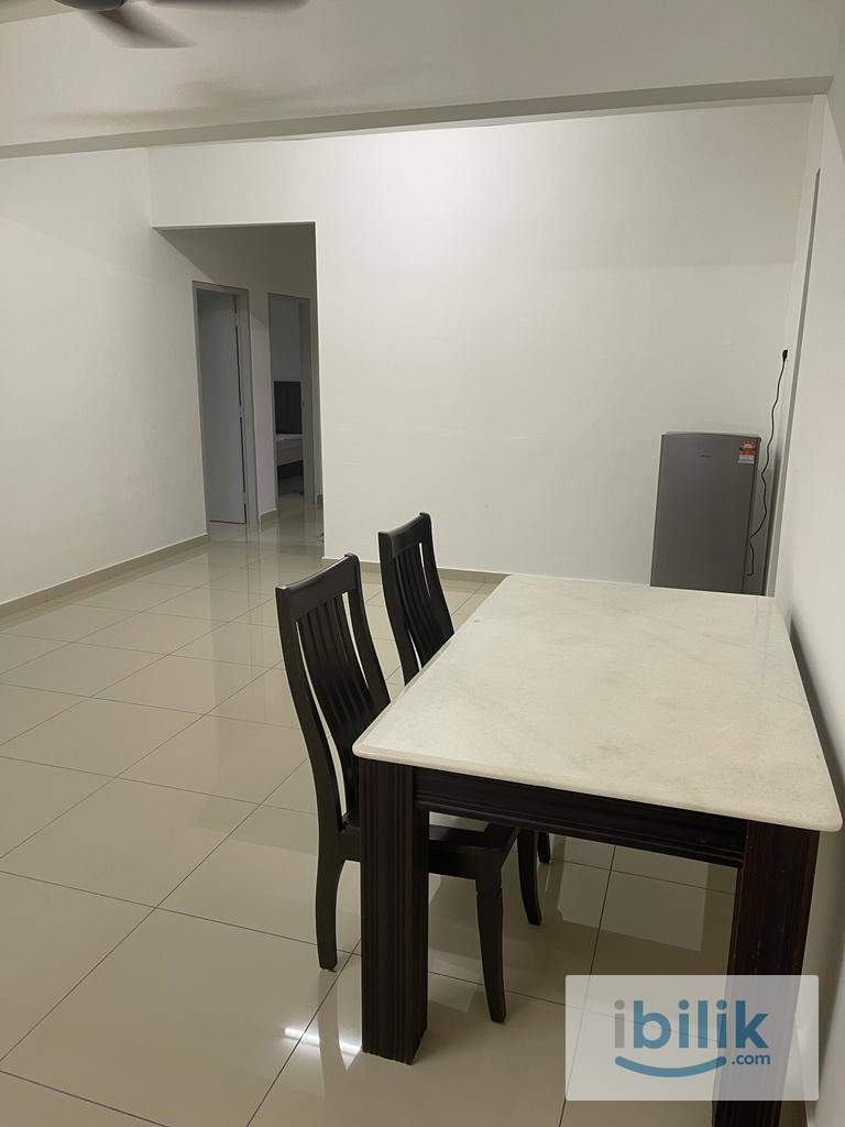 Single Room at Emerald Residence, Teluk Kumbar (Availability in August) - Image 3
