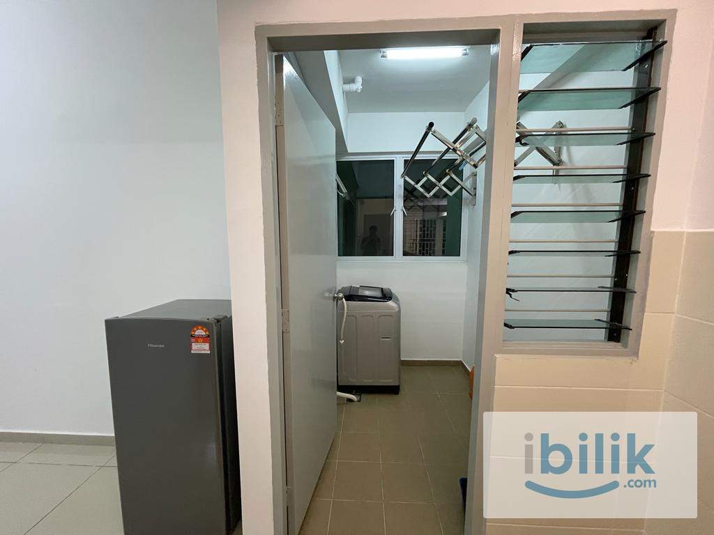 Single Room at Emerald Residence, Teluk Kumbar (Availability in August) - Image 4