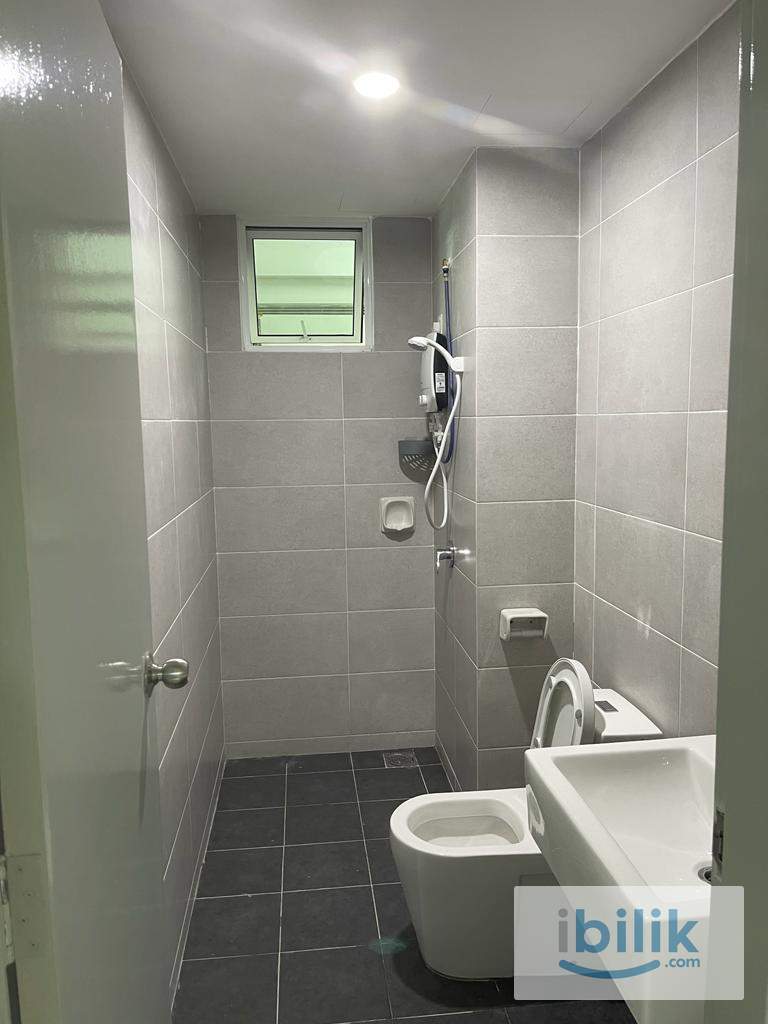 Single Room at Emerald Residence, Teluk Kumbar (Availability in August) - Image 2