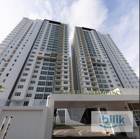 Single Room at Emerald Residence, Teluk Kumbar (Availability in August) - Image 5