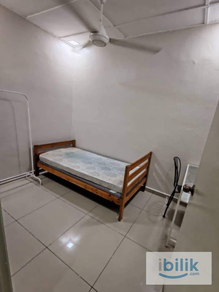 Walk up Shop Apartment Master Room at Pandan Perdana - Image 1