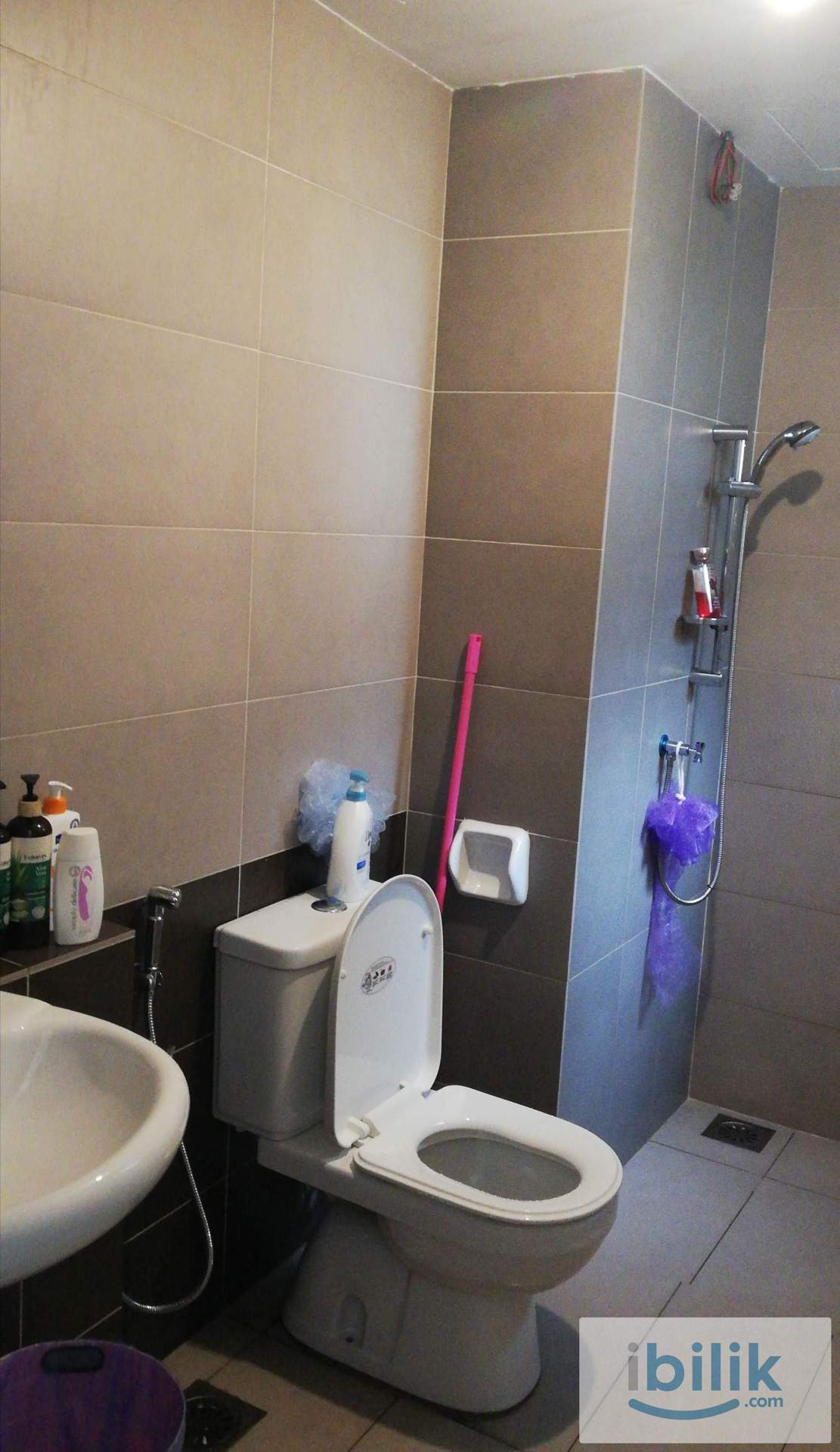 Room for rent in Suria Residence - Image 1