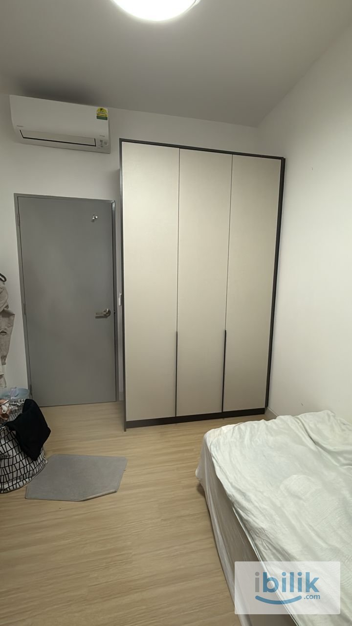 fully furnished middle room at KL M centura (only Ladies) - Image 5