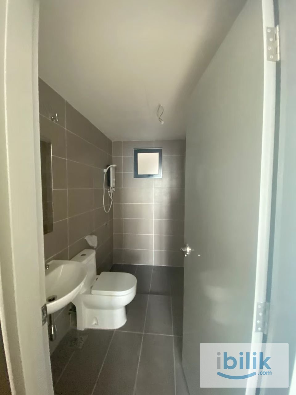 fully furnished middle room at KL M centura (only Ladies) - Image 2