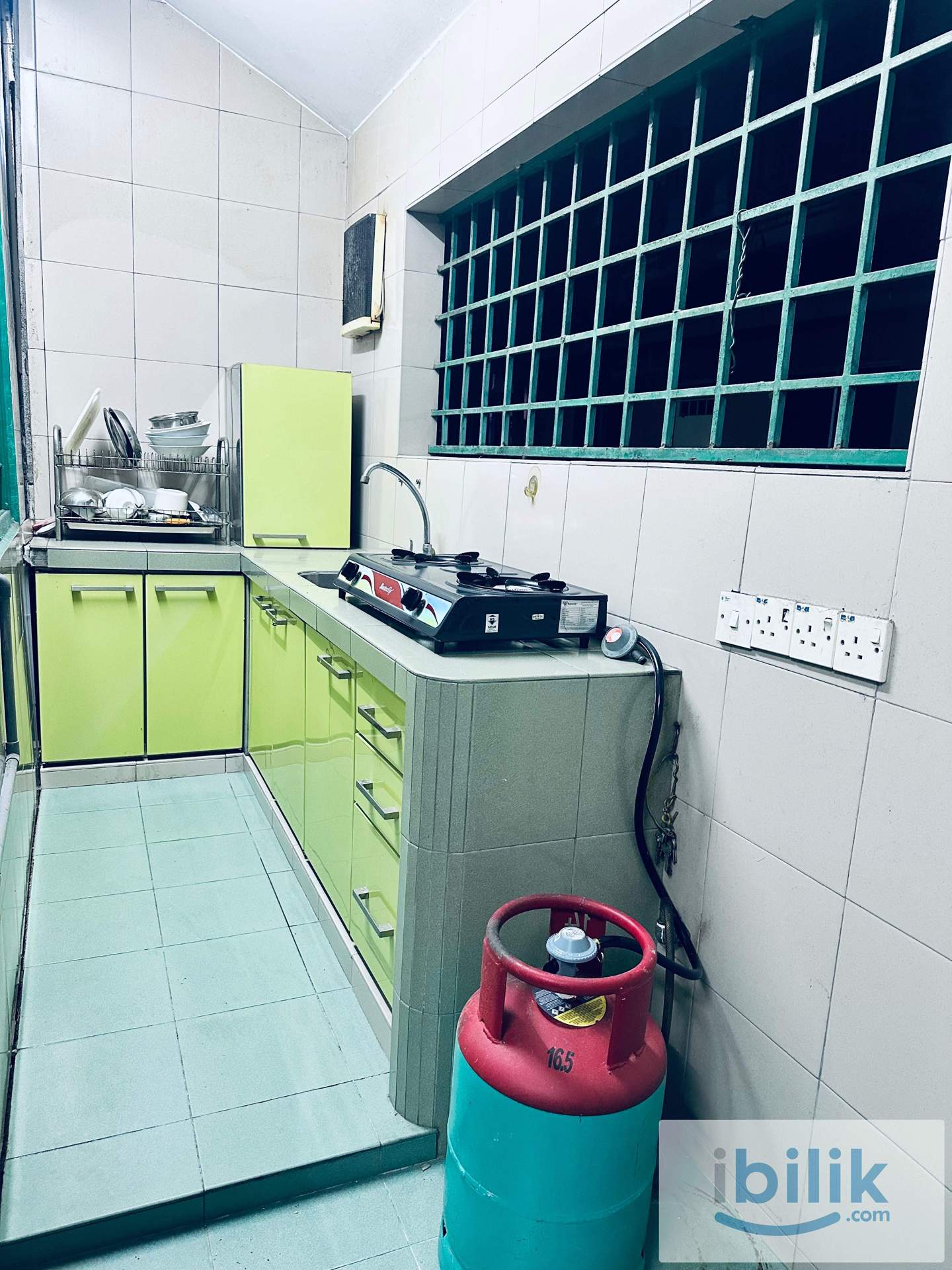 Room to let Teacher/International School Lecturer - Image 6