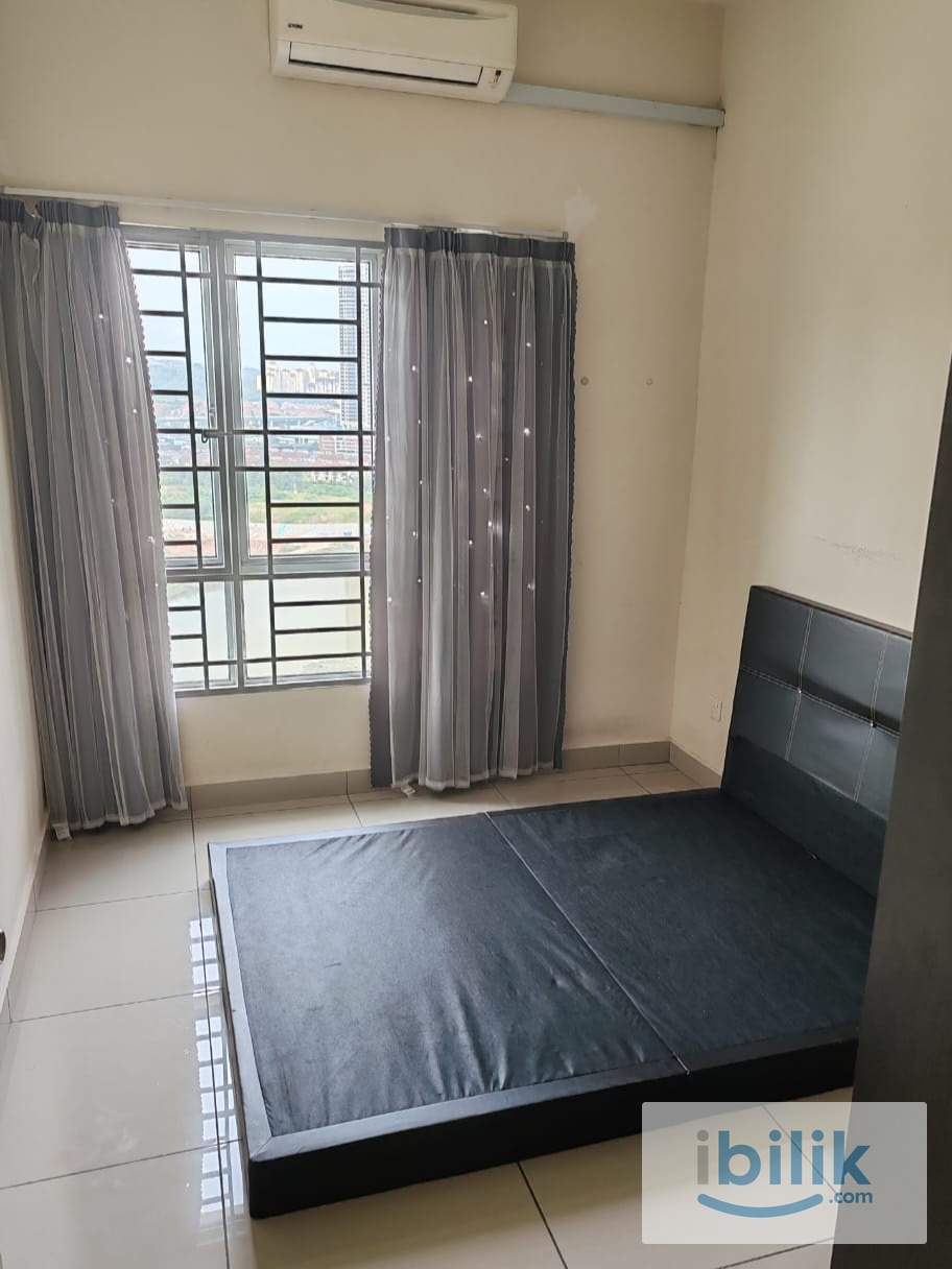 OUG Parklane Middle Room for Rent - Image 1