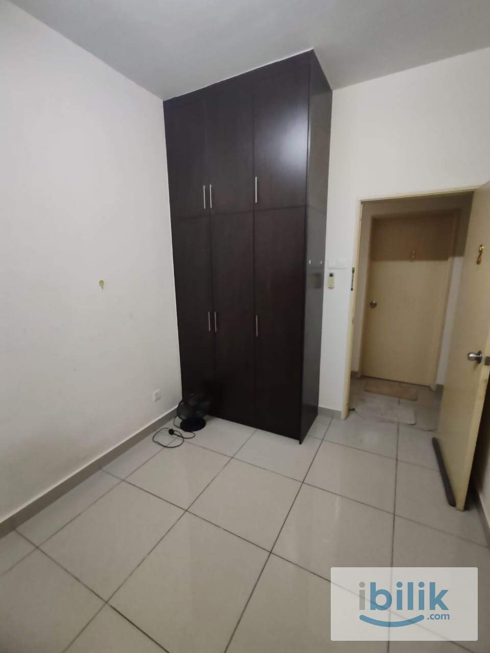 OUG Parklane Middle Room for Rent - Image 2