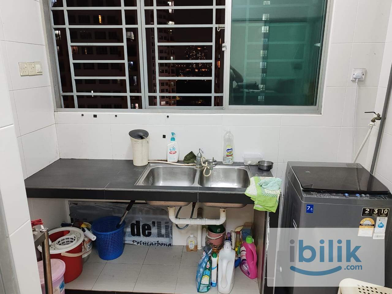 OUG Parklane Middle Room for Rent - Image 3