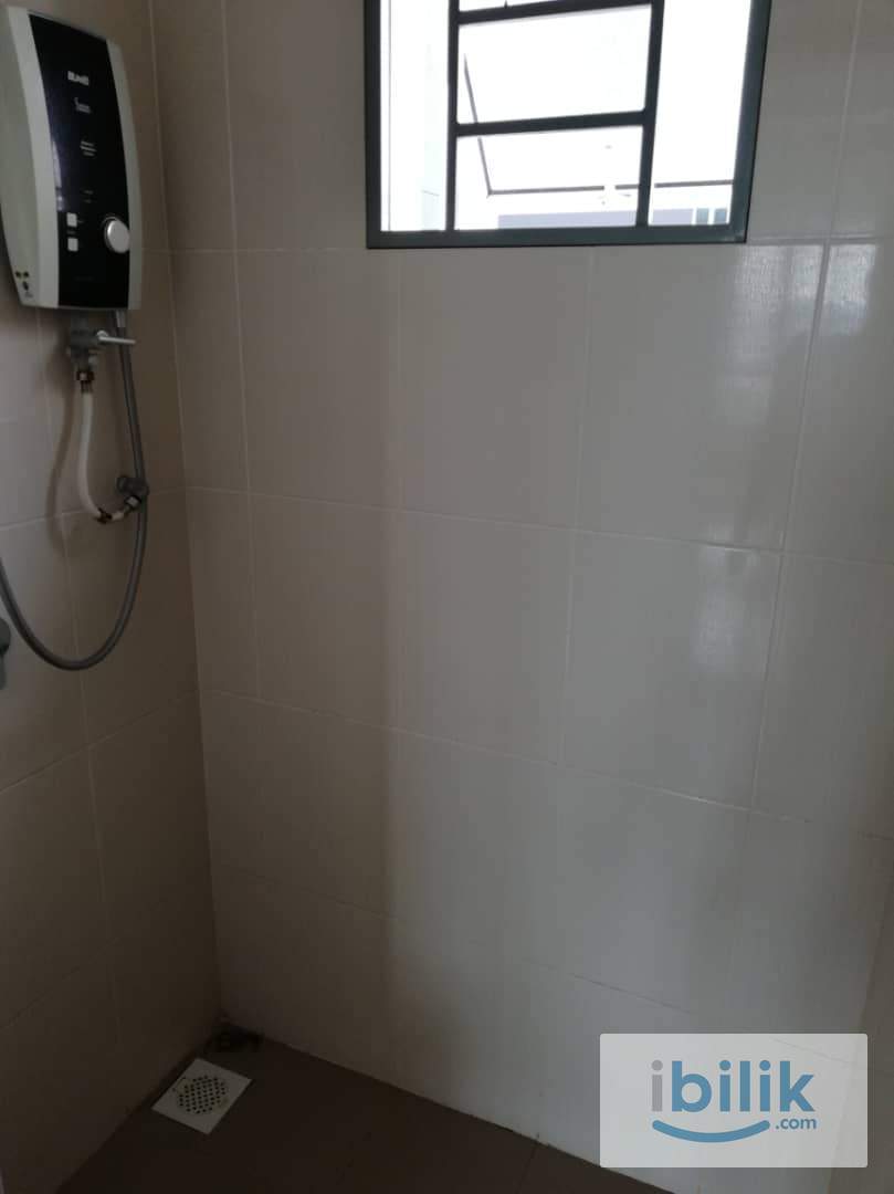 OUG Parklane Middle Room for Rent - Image 5