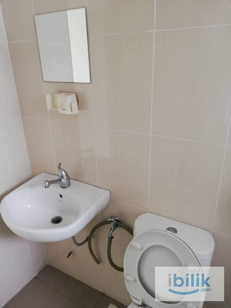 OUG Parklane Middle Room for Rent - Image 6