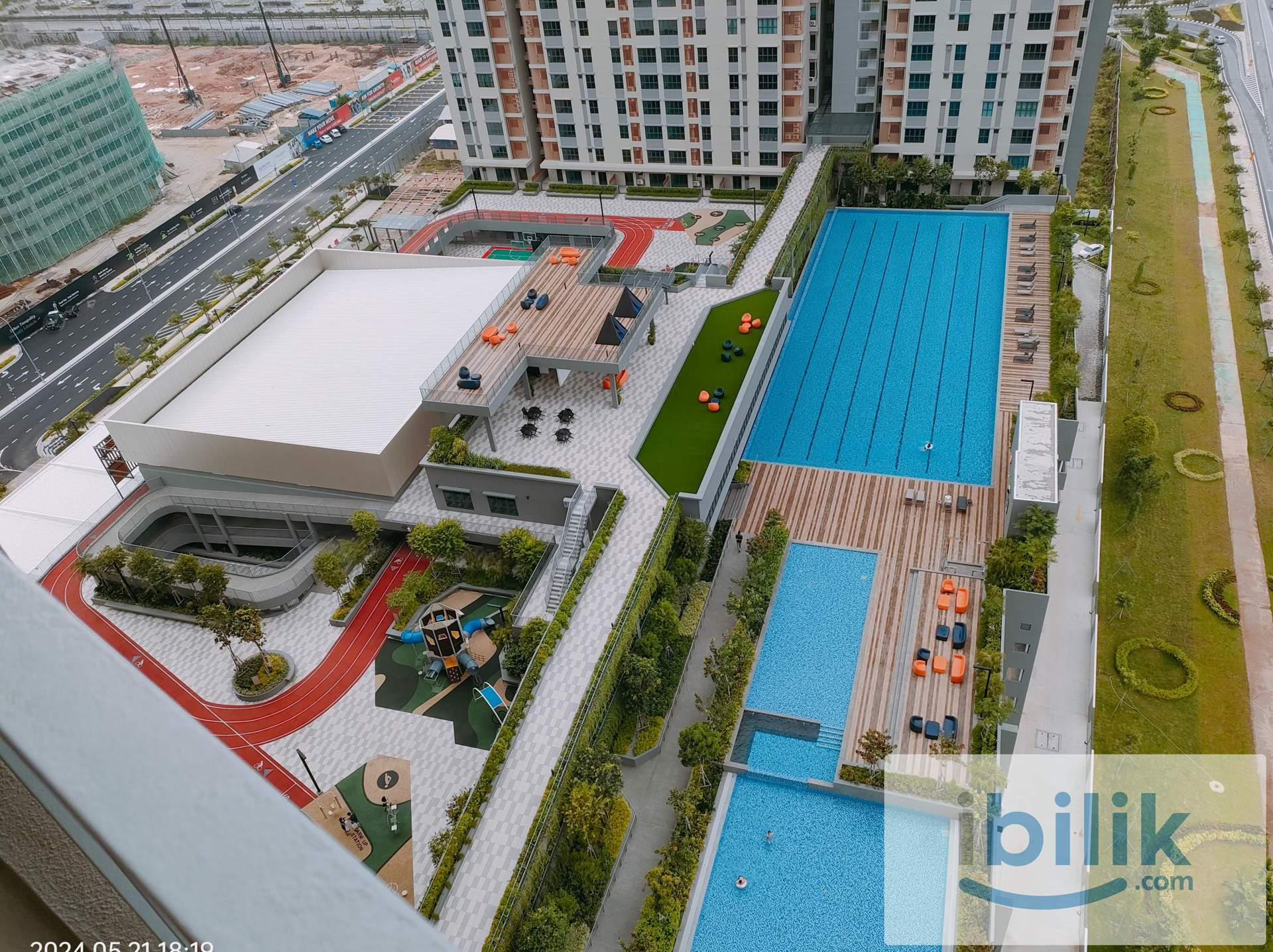 Master Room at Batu Kawan, Private bathroom, 5 min to industrial park - Image 6