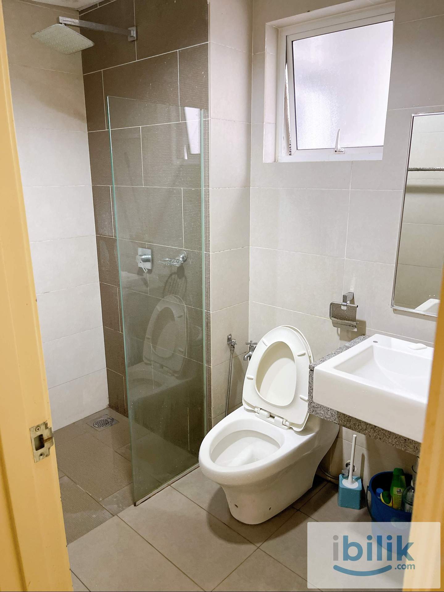 Fully Furnished Middle Room - Image 4