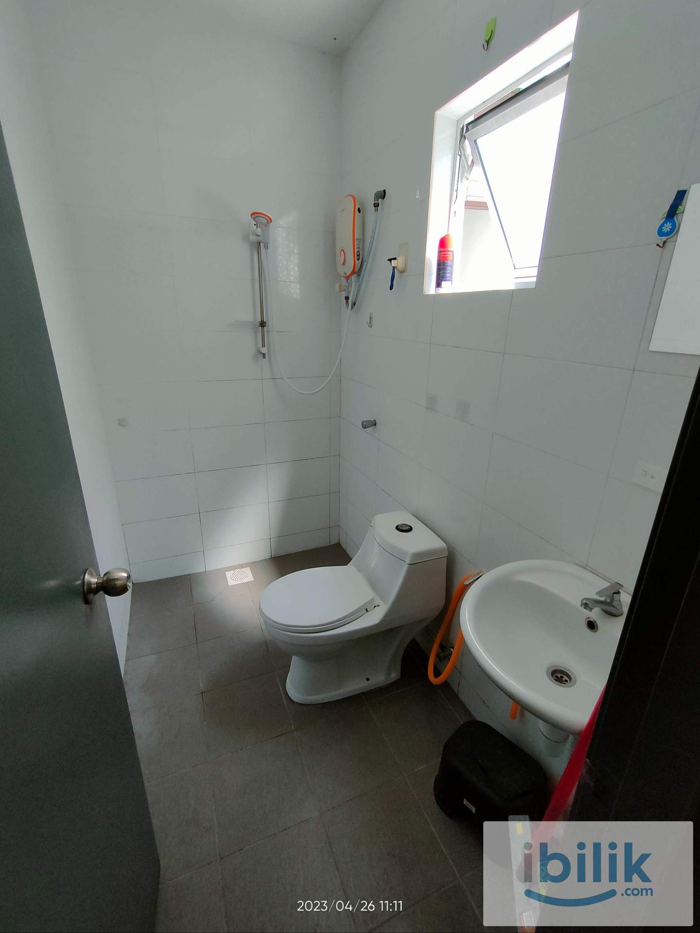 Fully Furnished Master Room with Private Bathroom - Male Apartment - Image 2