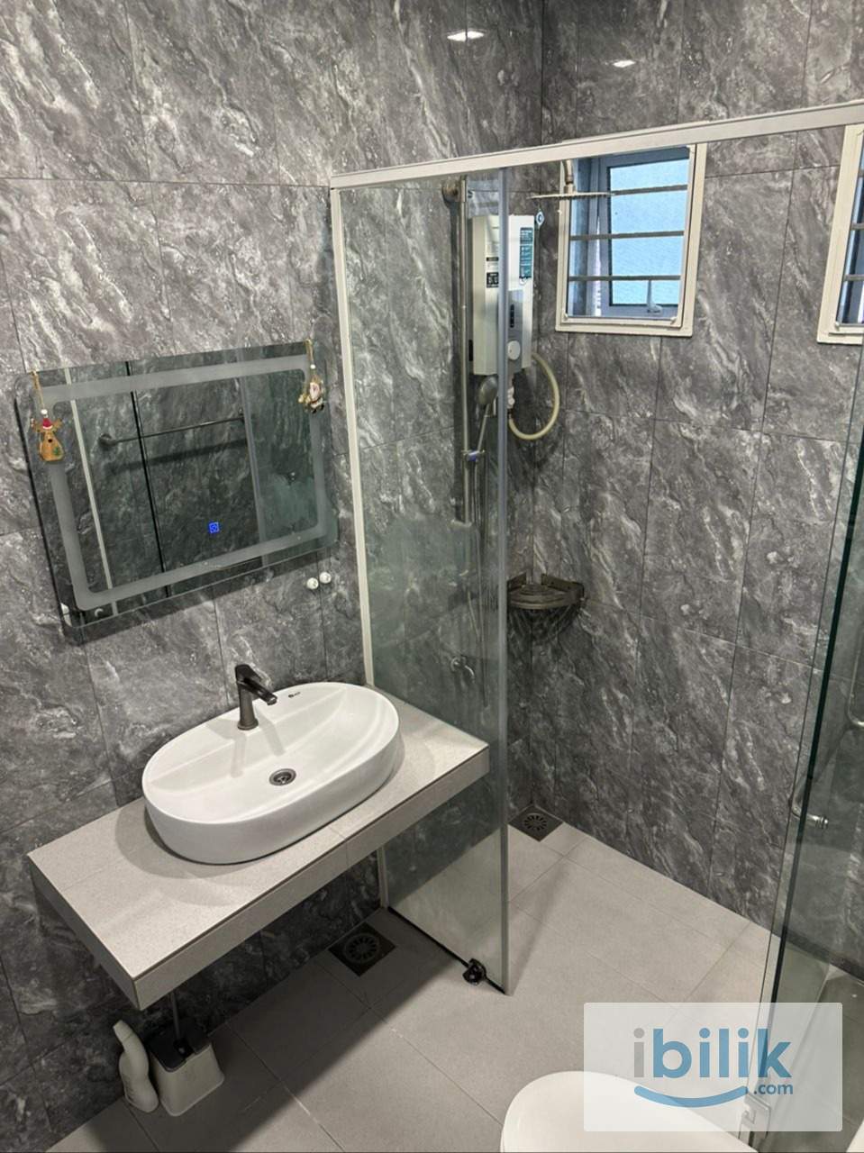 Master Room with attached Bathroom [3 min walk to LRT] - Image 5