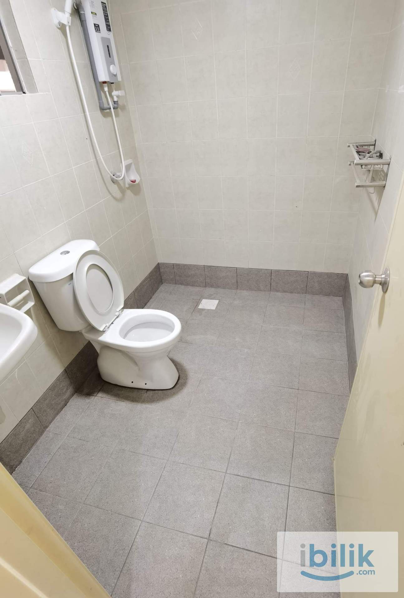 Single Female Room at Green Avenue, Bukit Jalil - Image 2