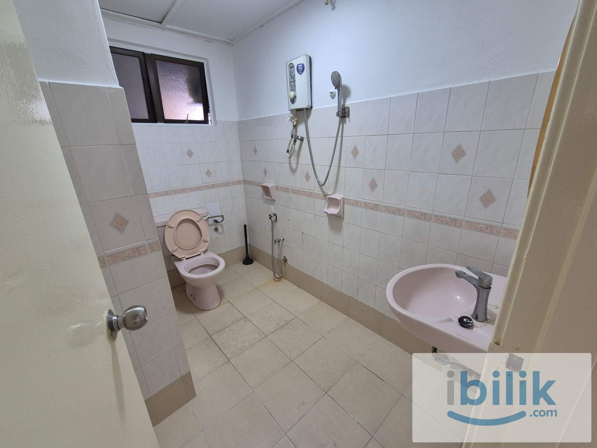 Single Female Room For Rent @ Vista Komanwel C, Bukit Jalil - Image 2
