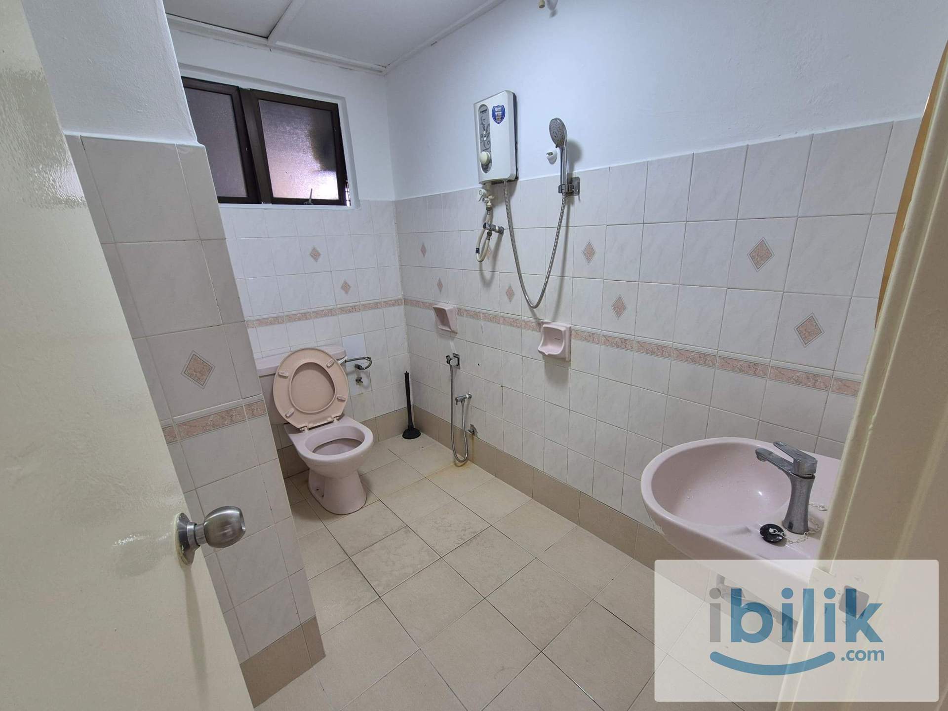 Single Female Room For Rent @ Vista Komanwel C, Bukit Jalil - Image 3