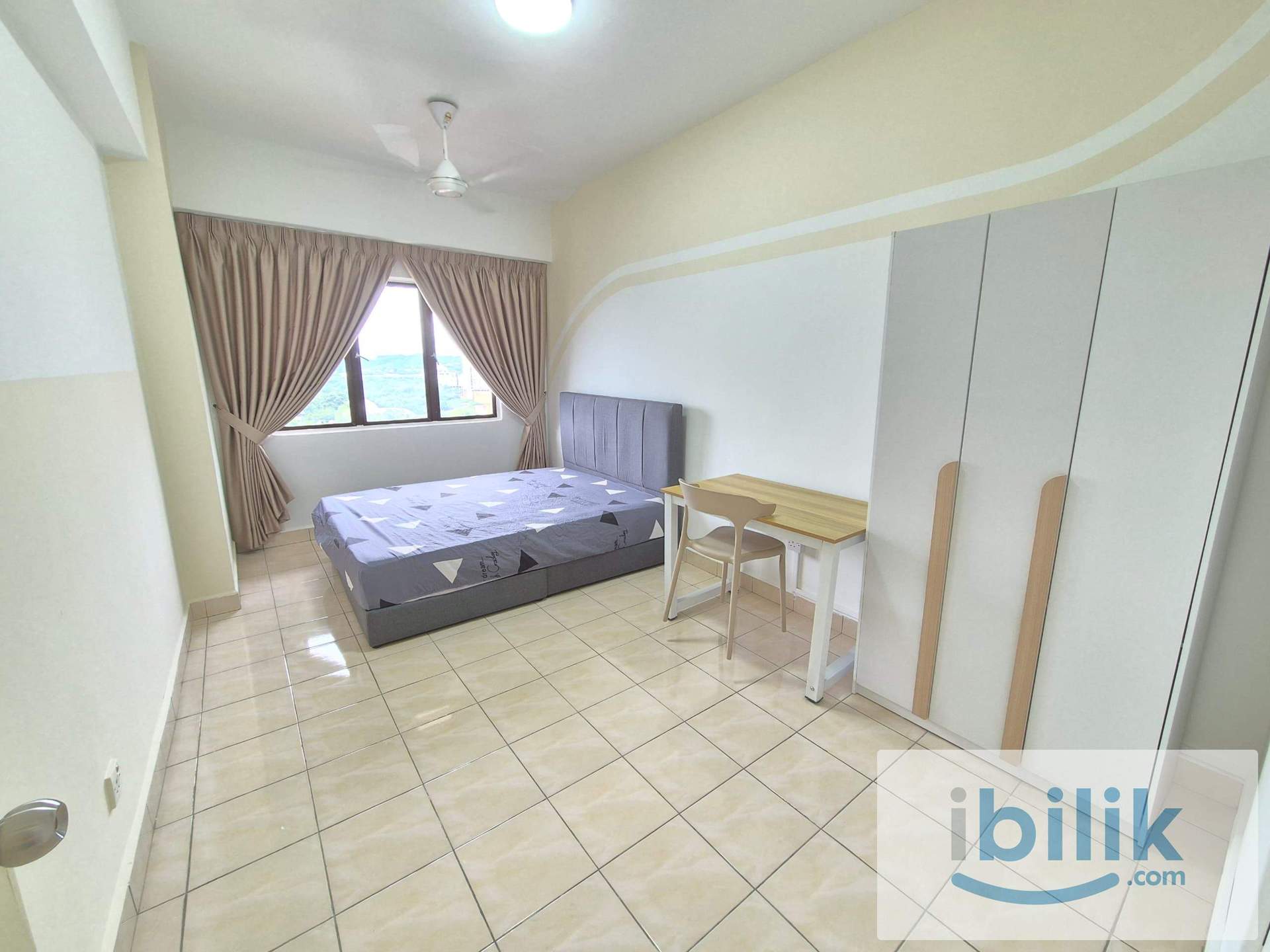 Medium Female Room at Vista Komanwel C, Bukit Jalil - Image 1
