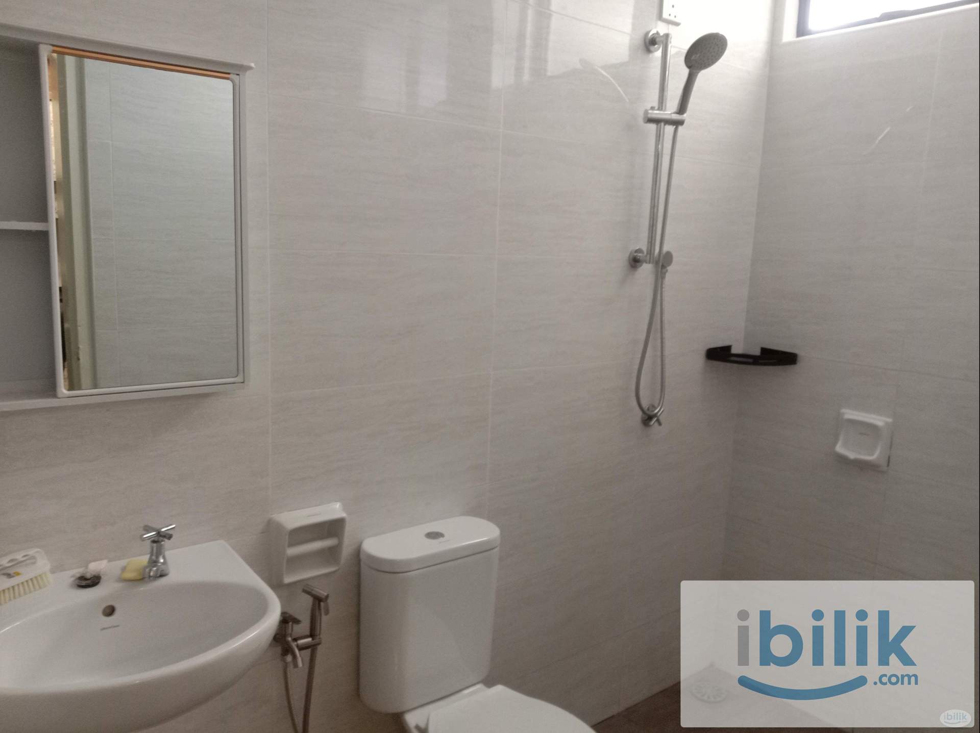 Middle nice big room Sungai Udang (wifi+utilities included) - Image 4