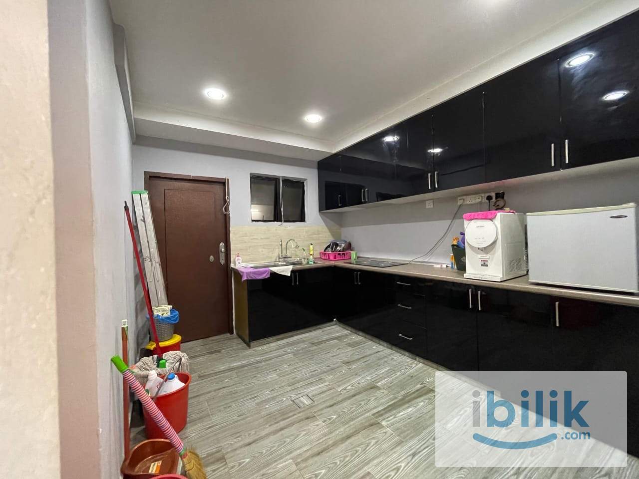 middle room for rent  - Image 3