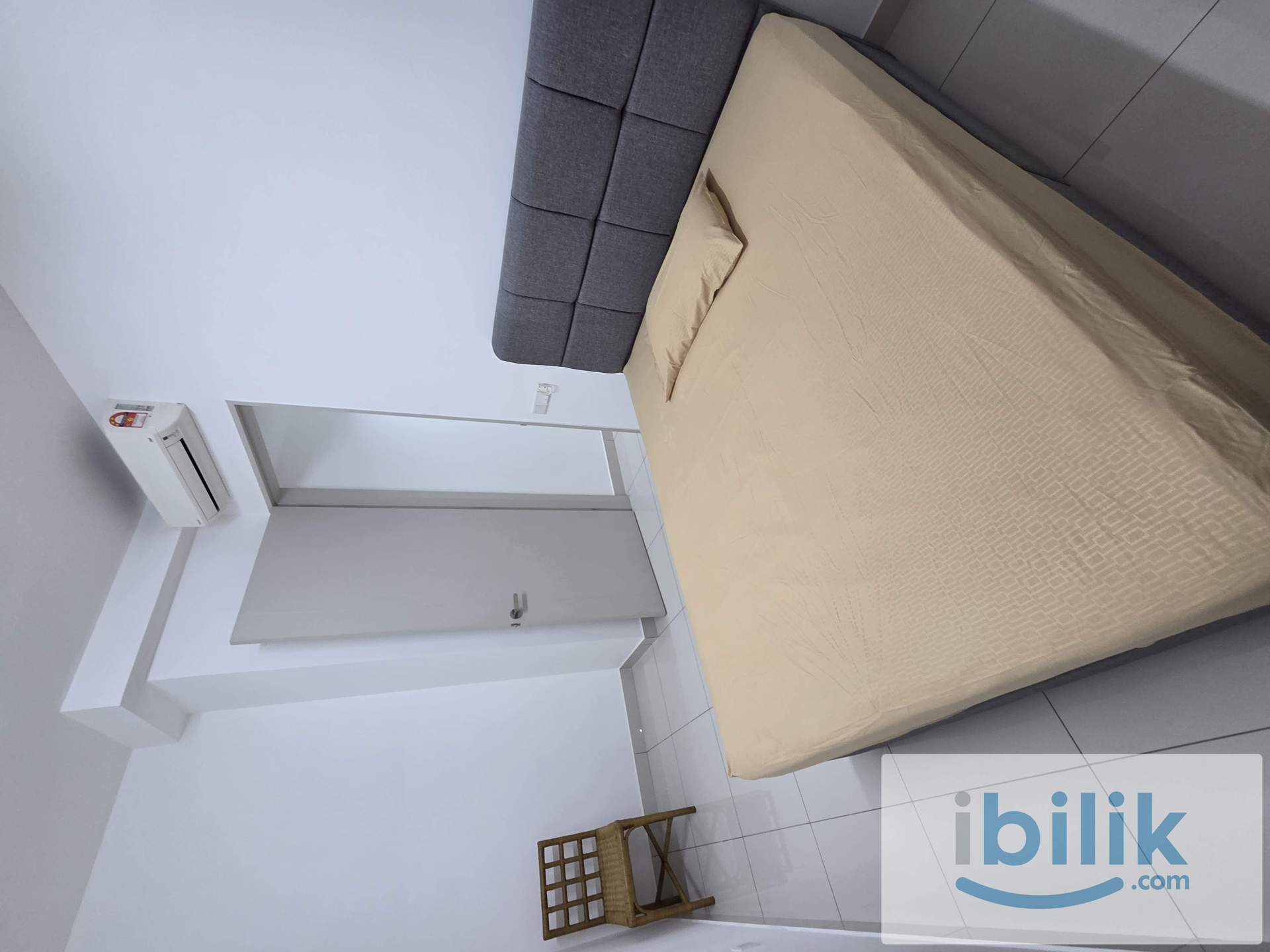 Spacious Room Queen Size Bed with Air Cond - Image 1