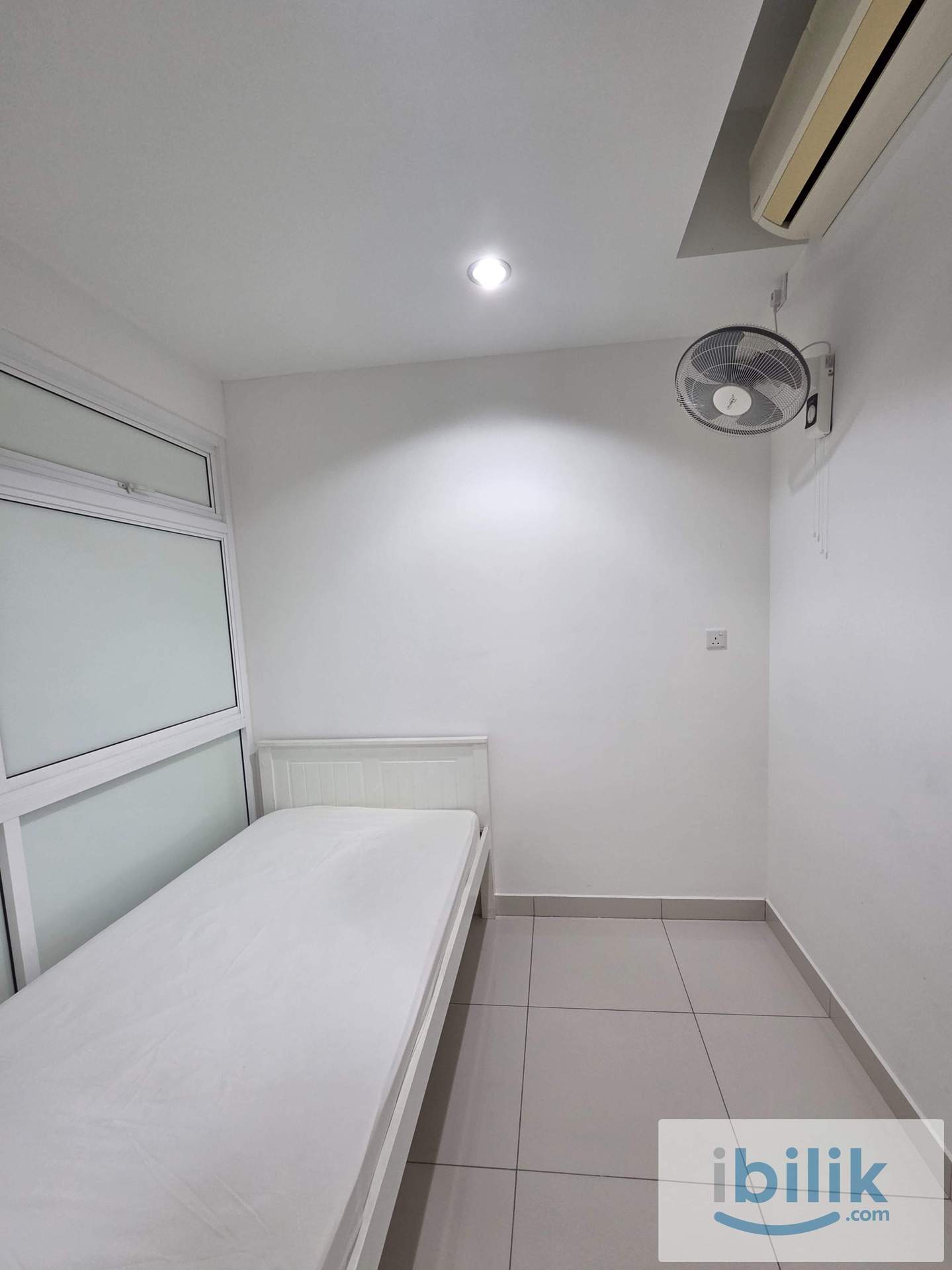 Single Bed with Fan and Air Cond - Image 1