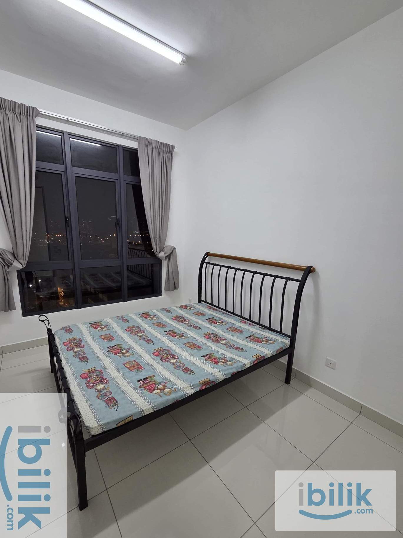 Queen Side Bed with Air Cond 100 sqft - Image 6