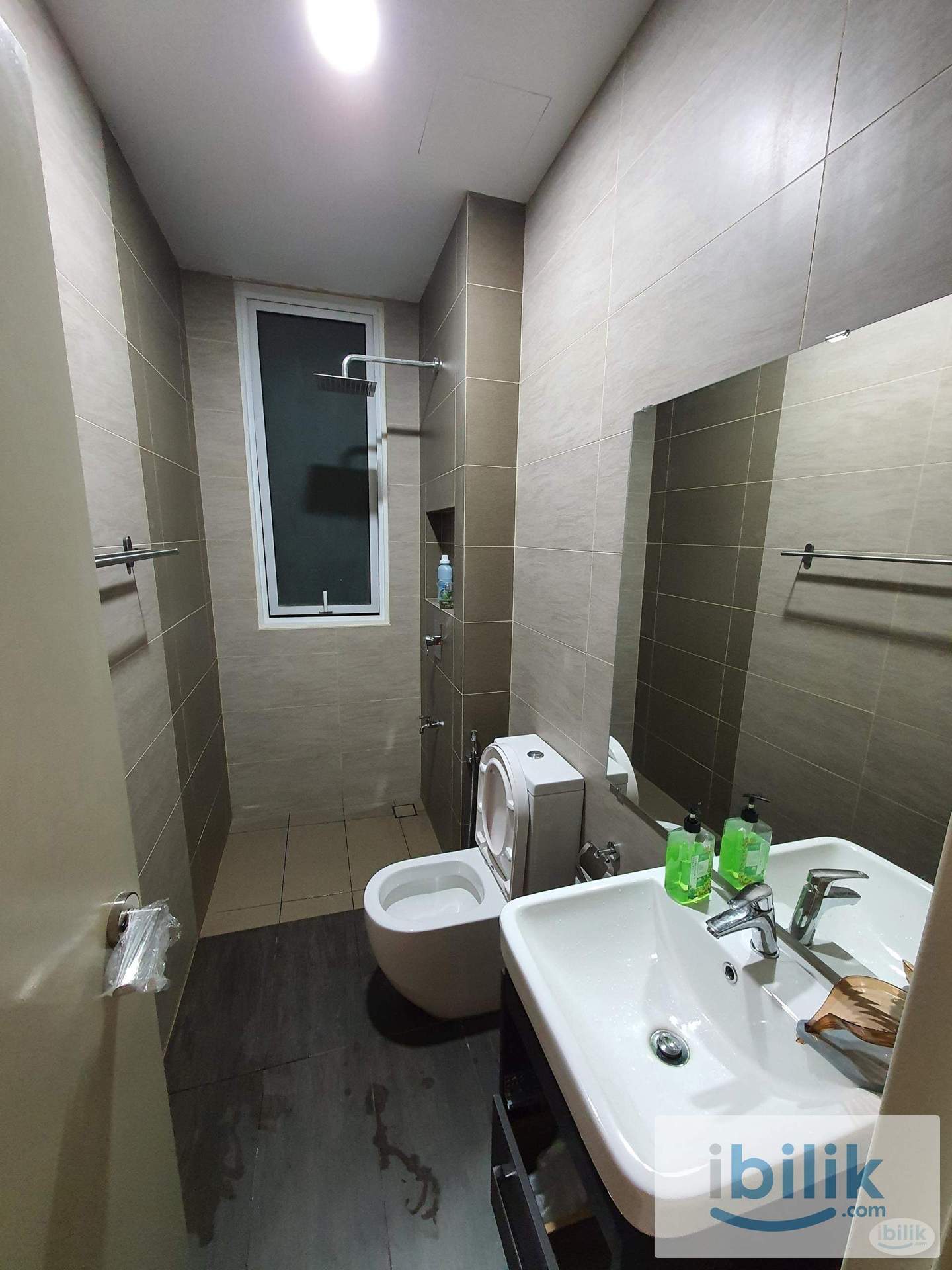 RICA middle room with own toilet (prefer female) - Image 4