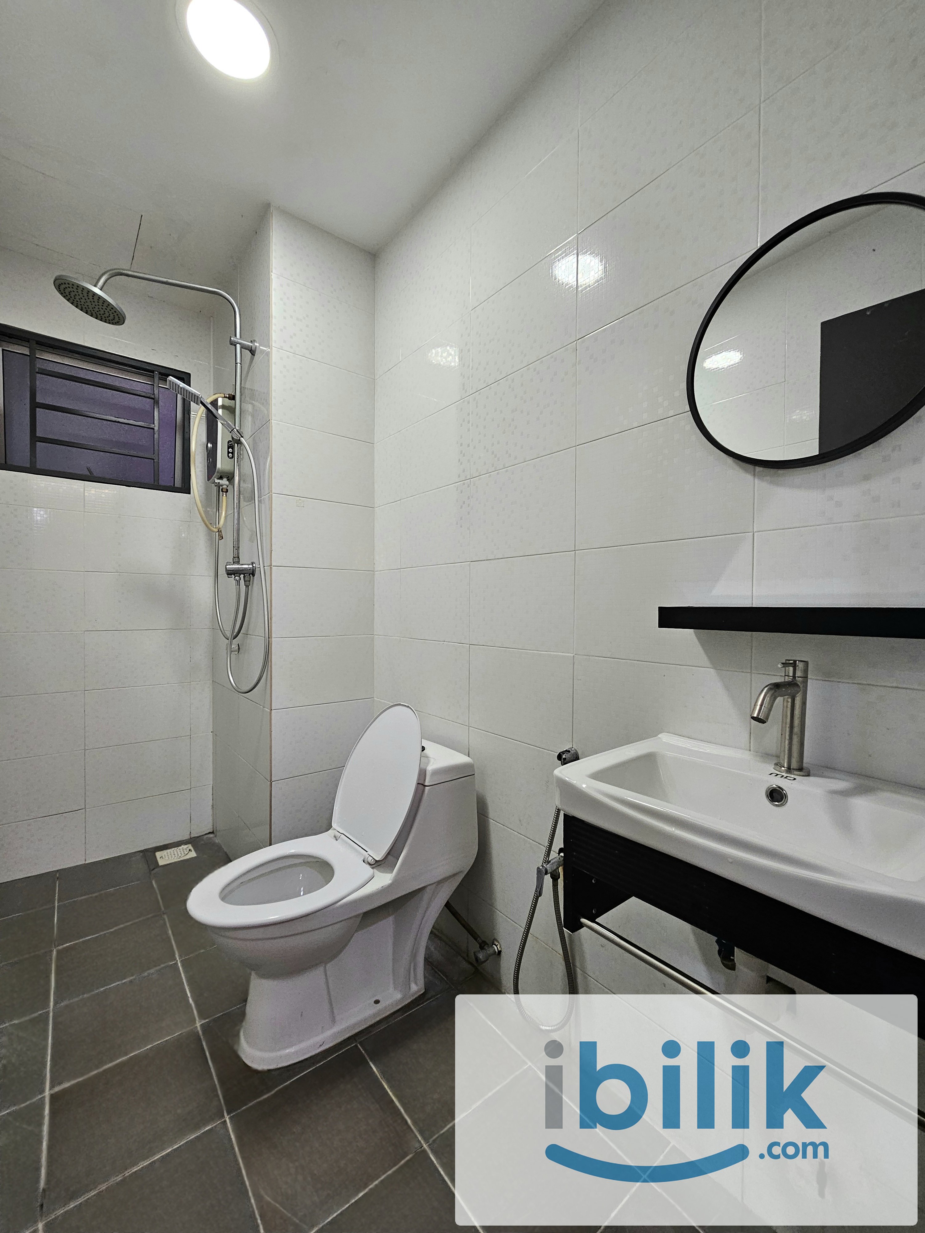 Mahkota Garden Fully Furnished Balcony Room for Rent - Image 10