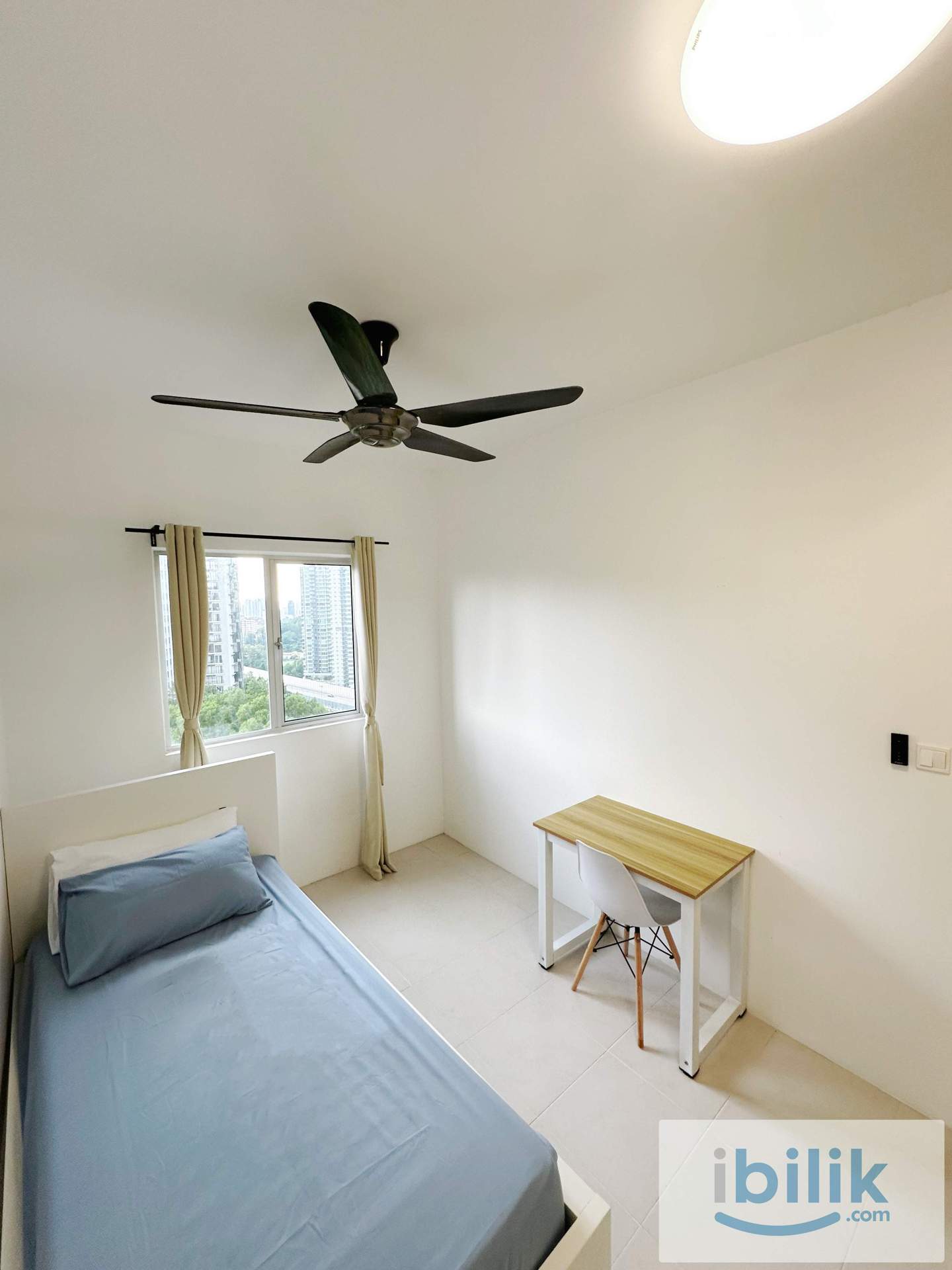 Middle Room - Image 2