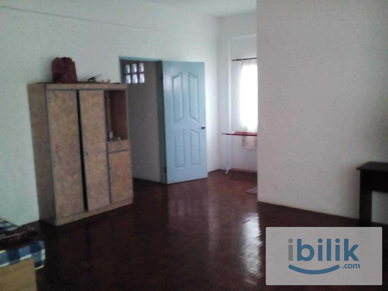 Master bedroom with attached bath/toilet - Image 2