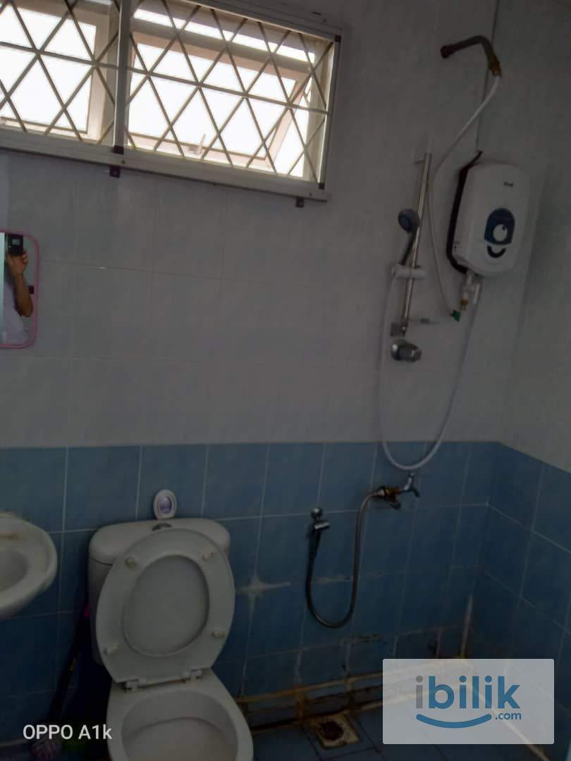 Master bedroom with attached bath/toilet - Image 5