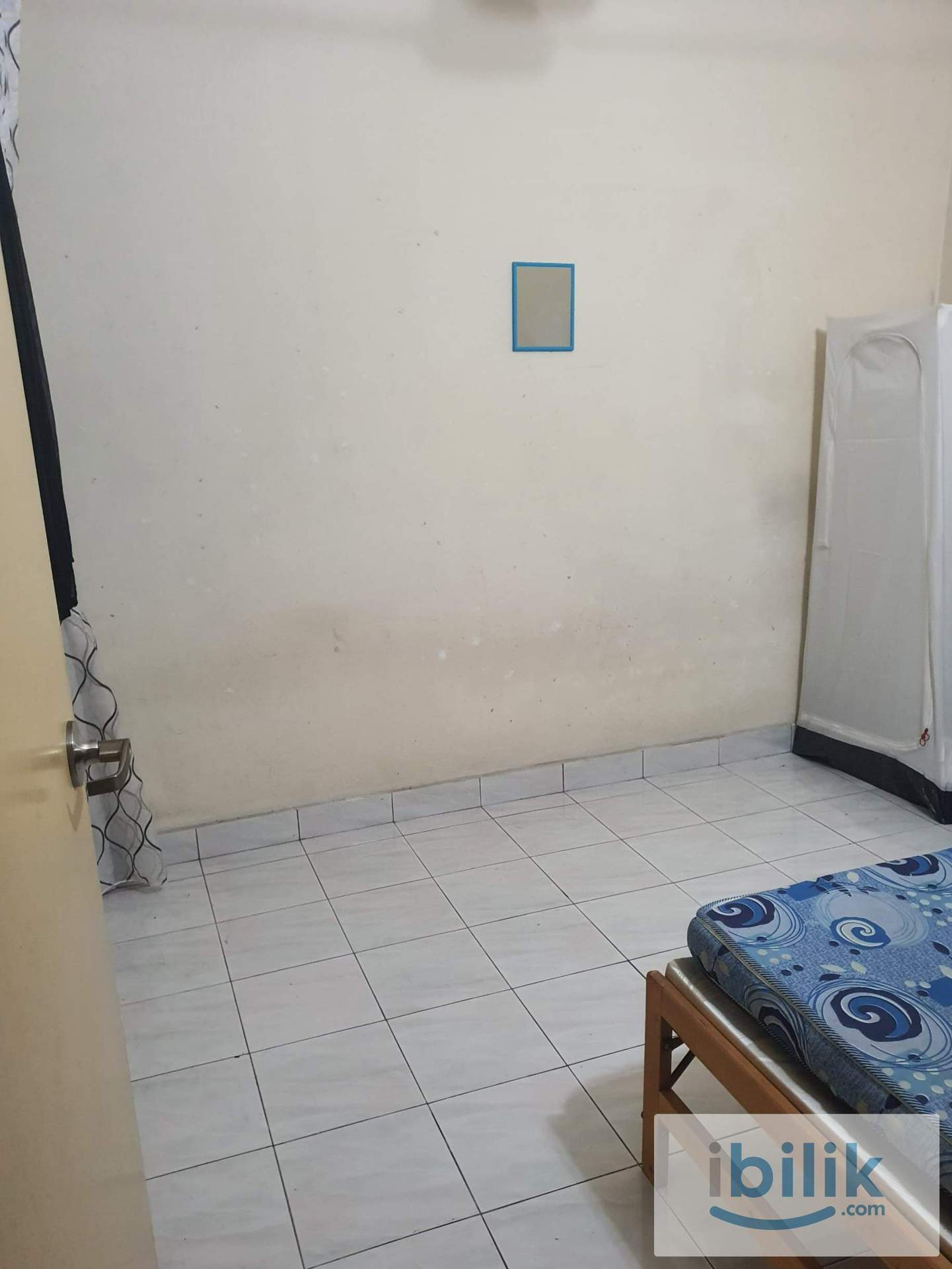 Small Private Room - Image 1