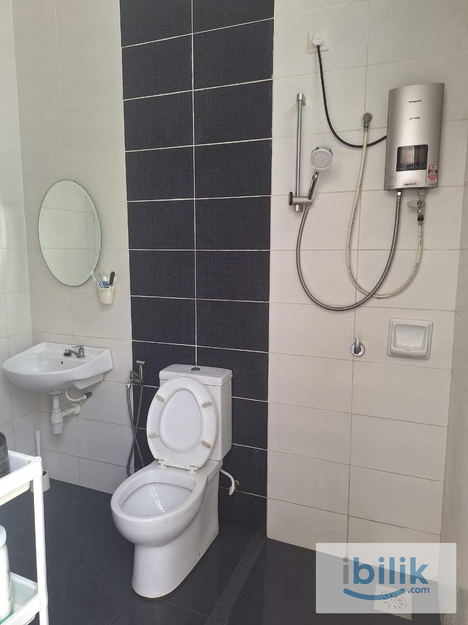 Middle Room (Includes Utilities & Private Bathroom) at Setia Eco Cascadia - Image 3