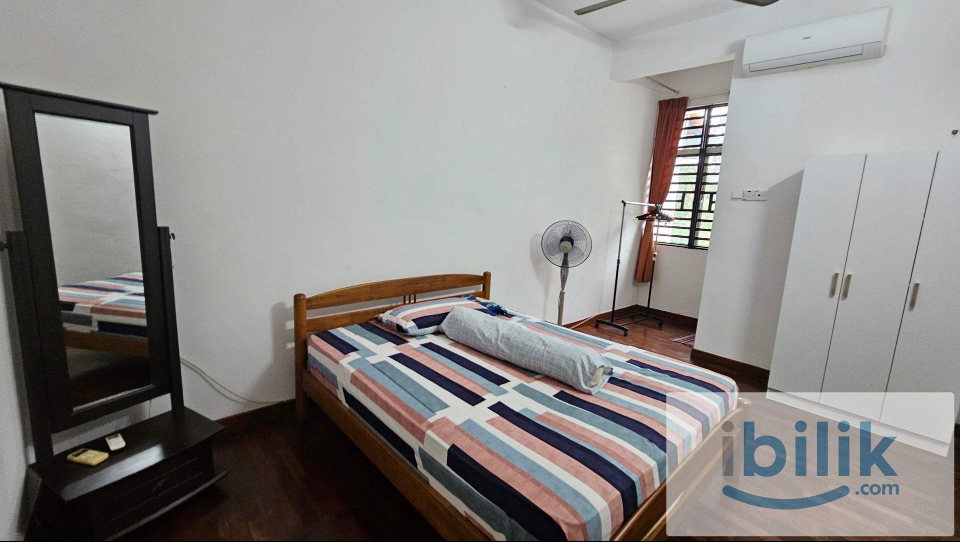 Middle Room with bathroom at Chee Seng Garden, Tanjung Bungah - Image 1