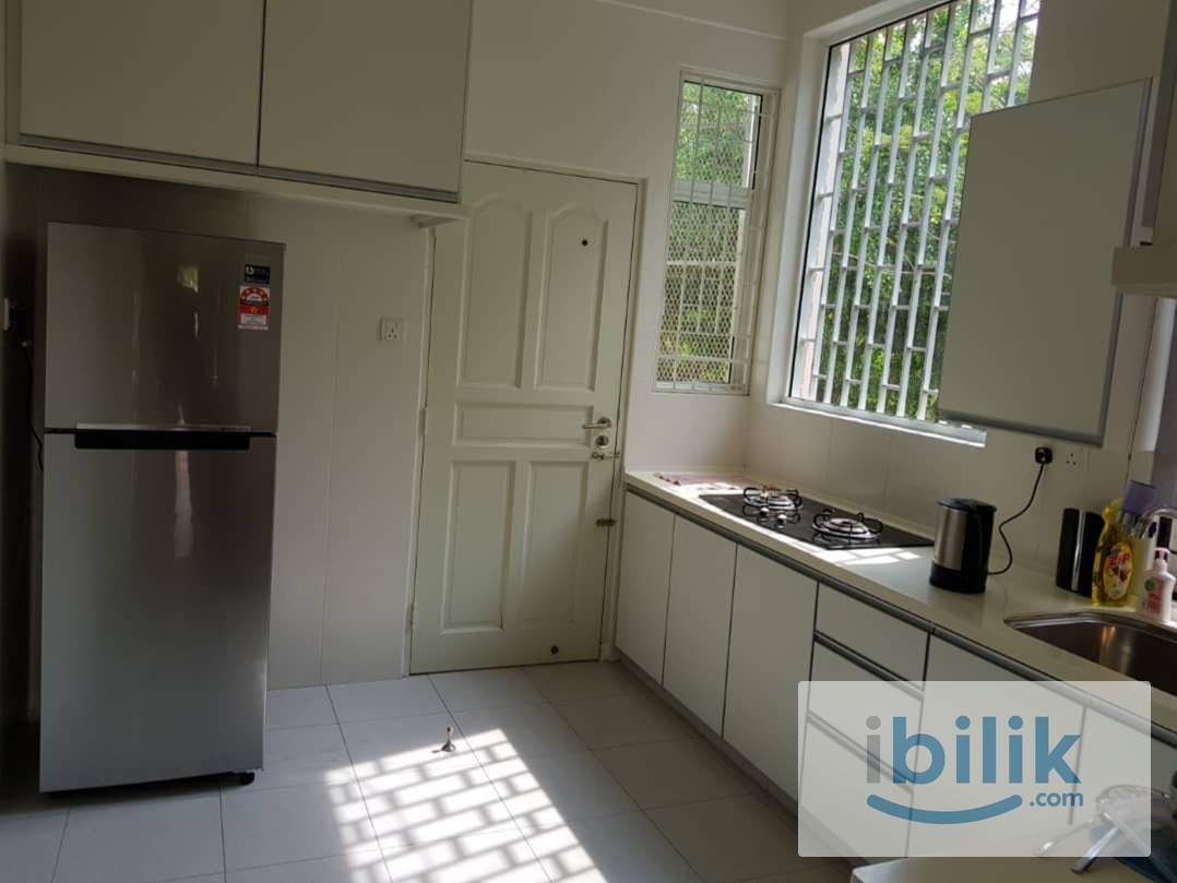 Middle Room with bathroom at Chee Seng Garden, Tanjung Bungah - Image 3