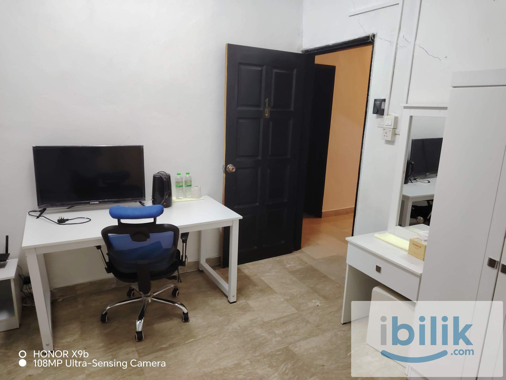 Master room with toilet attached. - Image 1