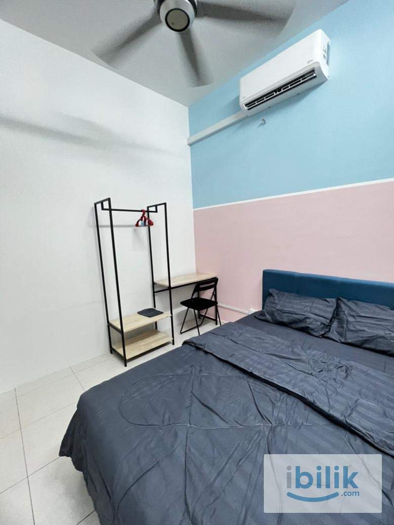Medium Room at Larkin, JB! - Image 1