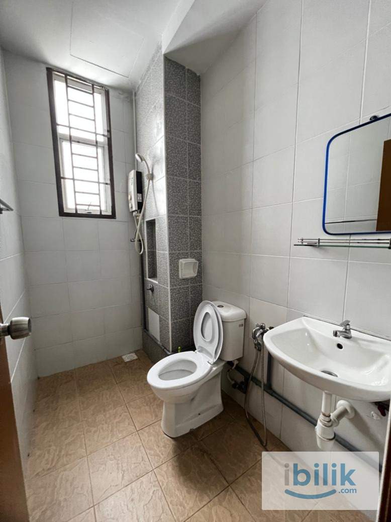 Medium Room at Larkin, JB! - Image 3