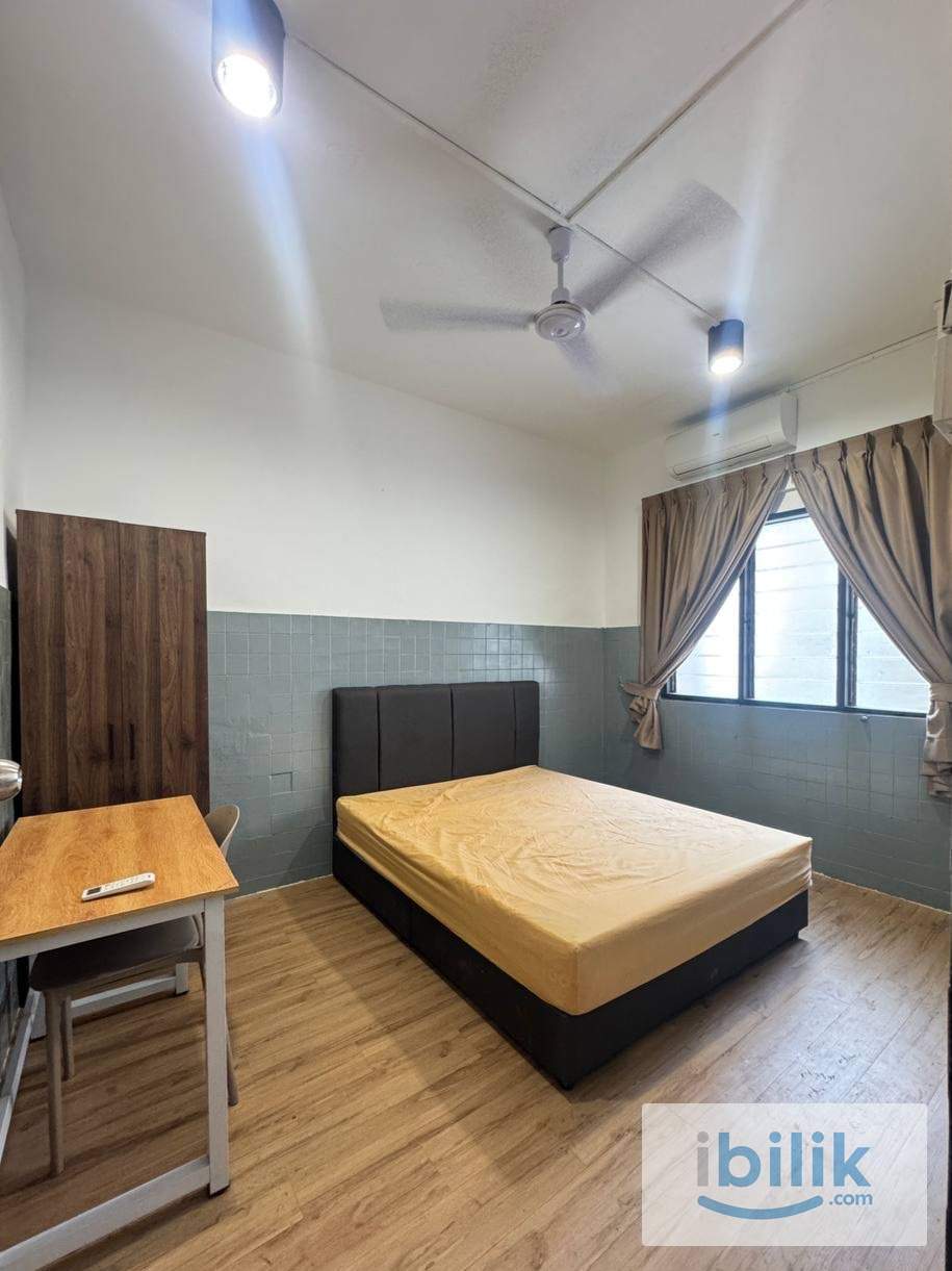 📍CIQ ROOM FOR RENT🔥LOW DEPOSIT Female Unit Middle Room 🔥Walking Distance to CIQ, Johor Bahru - Image 1