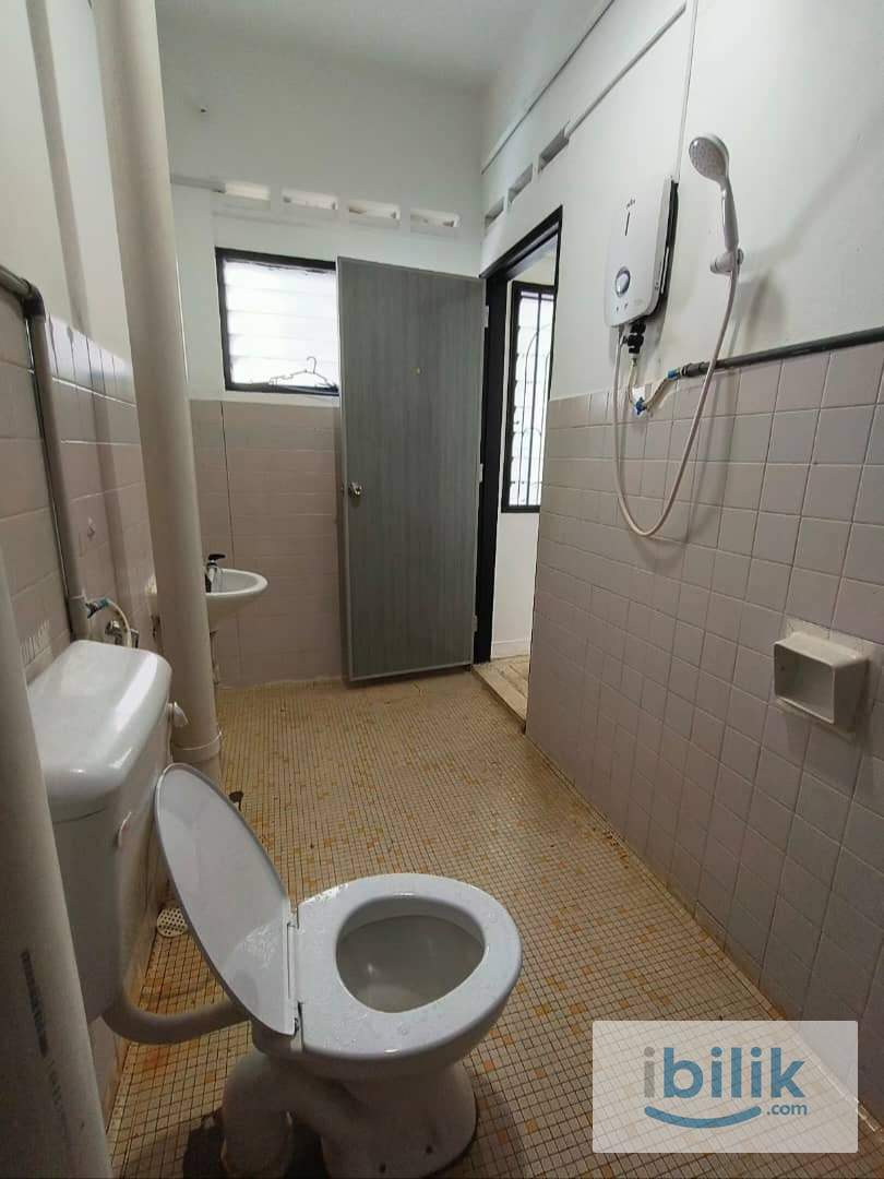 📍CIQ ROOM FOR RENT🔥LOW DEPOSIT Female Unit Middle Room 🔥Walking Distance to CIQ, Johor Bahru - Image 6