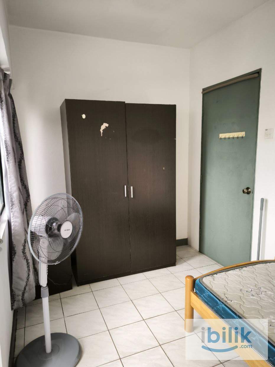 Single Room with Balcony - Image 2
