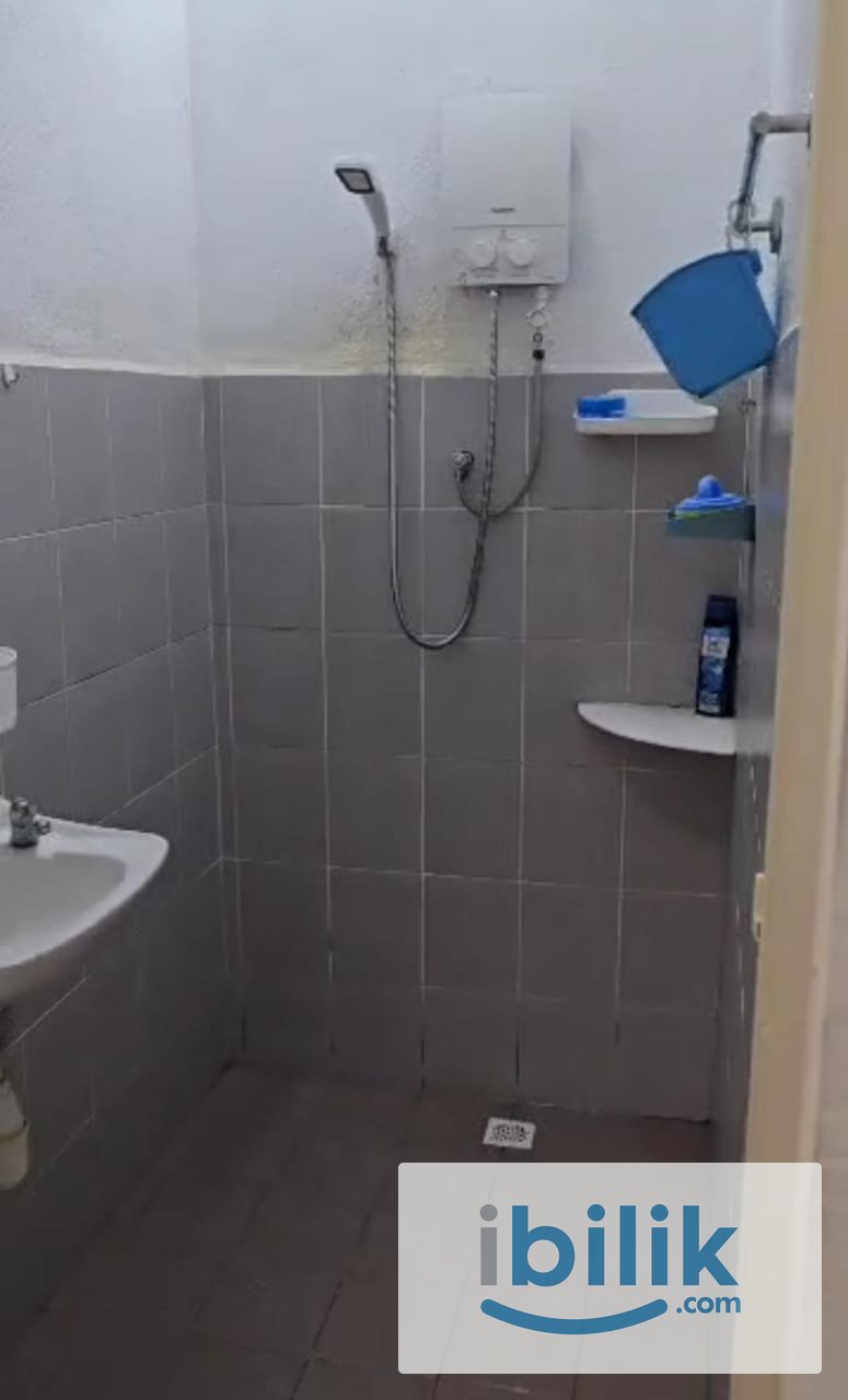 PENANG BAYAN LEPAS middle room to rent **CAN MOVE IN ANYTIME** - Image 3