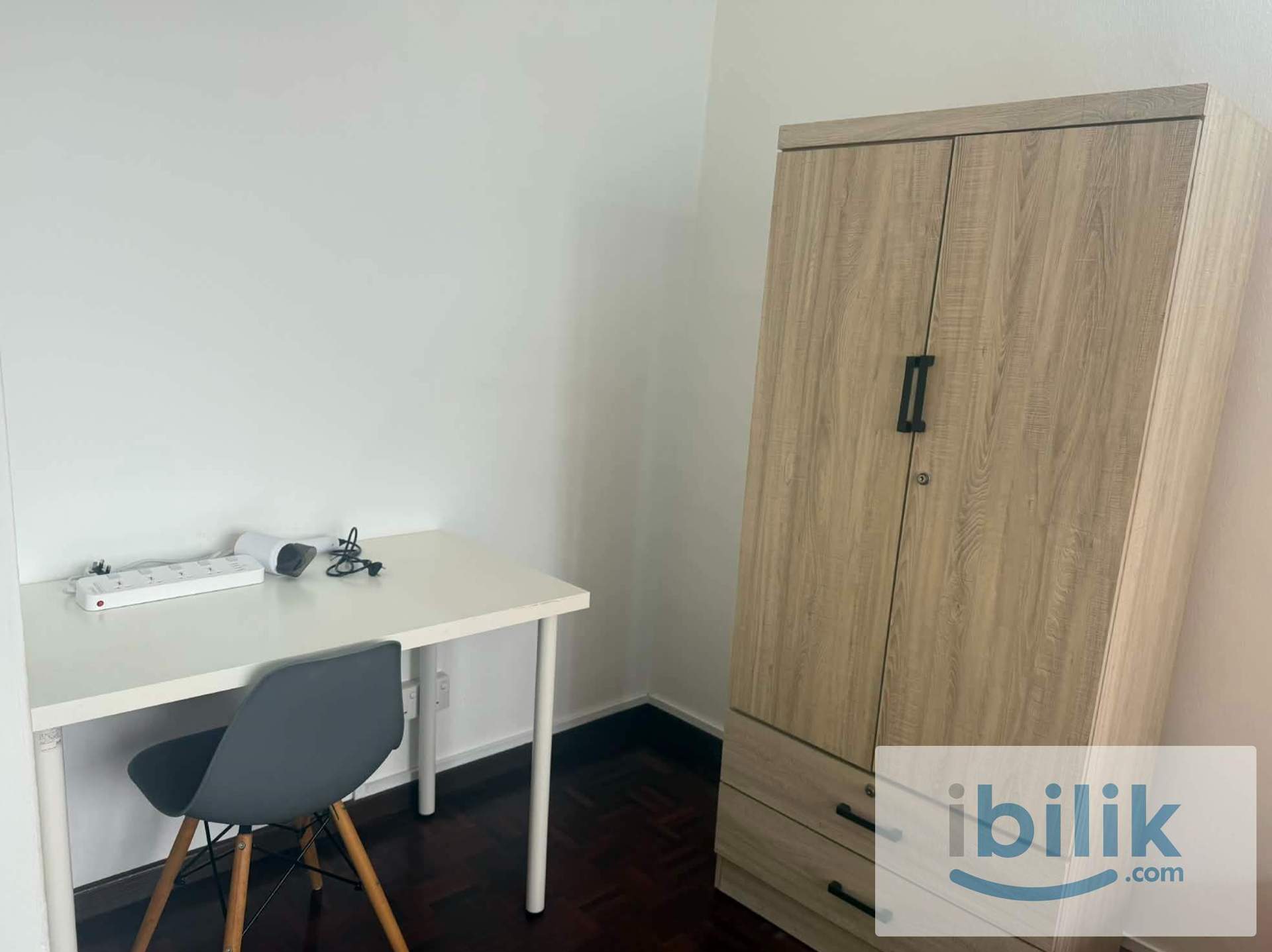 Spacious Furnished Room in Jelutong | 500Mbps WiFi | 3 Min to Night Market - Image 2