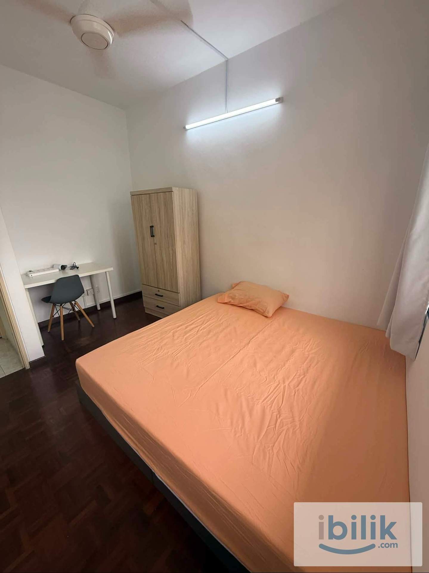 Spacious Furnished Room in Jelutong | 500Mbps WiFi | 3 Min to Night Market - Image 1