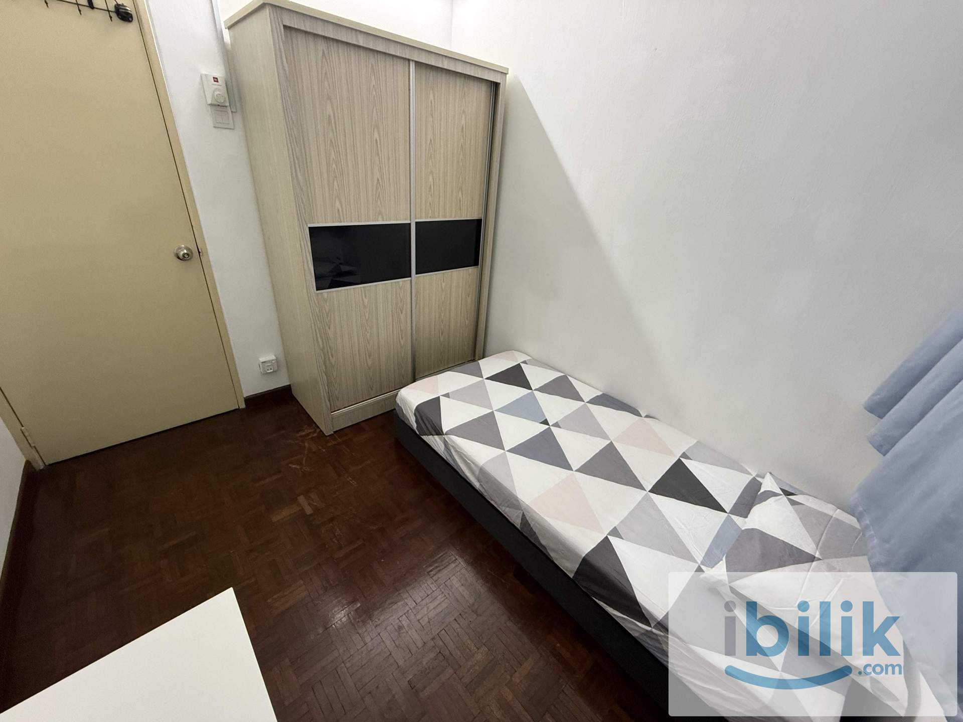 Cozy Fully Furnished Room @ Jelutong | 500Mbps WiFi | Chinese Male Preferred - Image 3