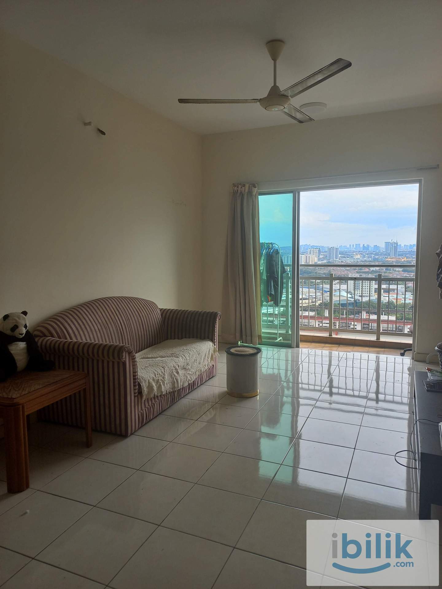  female MASTER ROOM METROPOLITAN SQUARE CONDO - Image 1