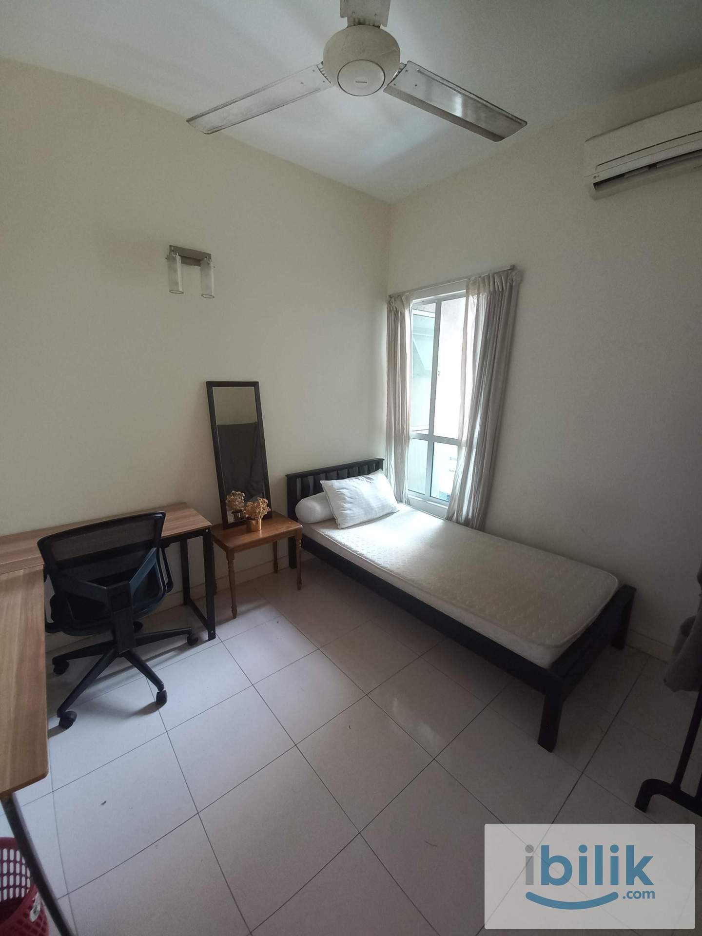 *NO PARTITION* Middle Room  - Image 1