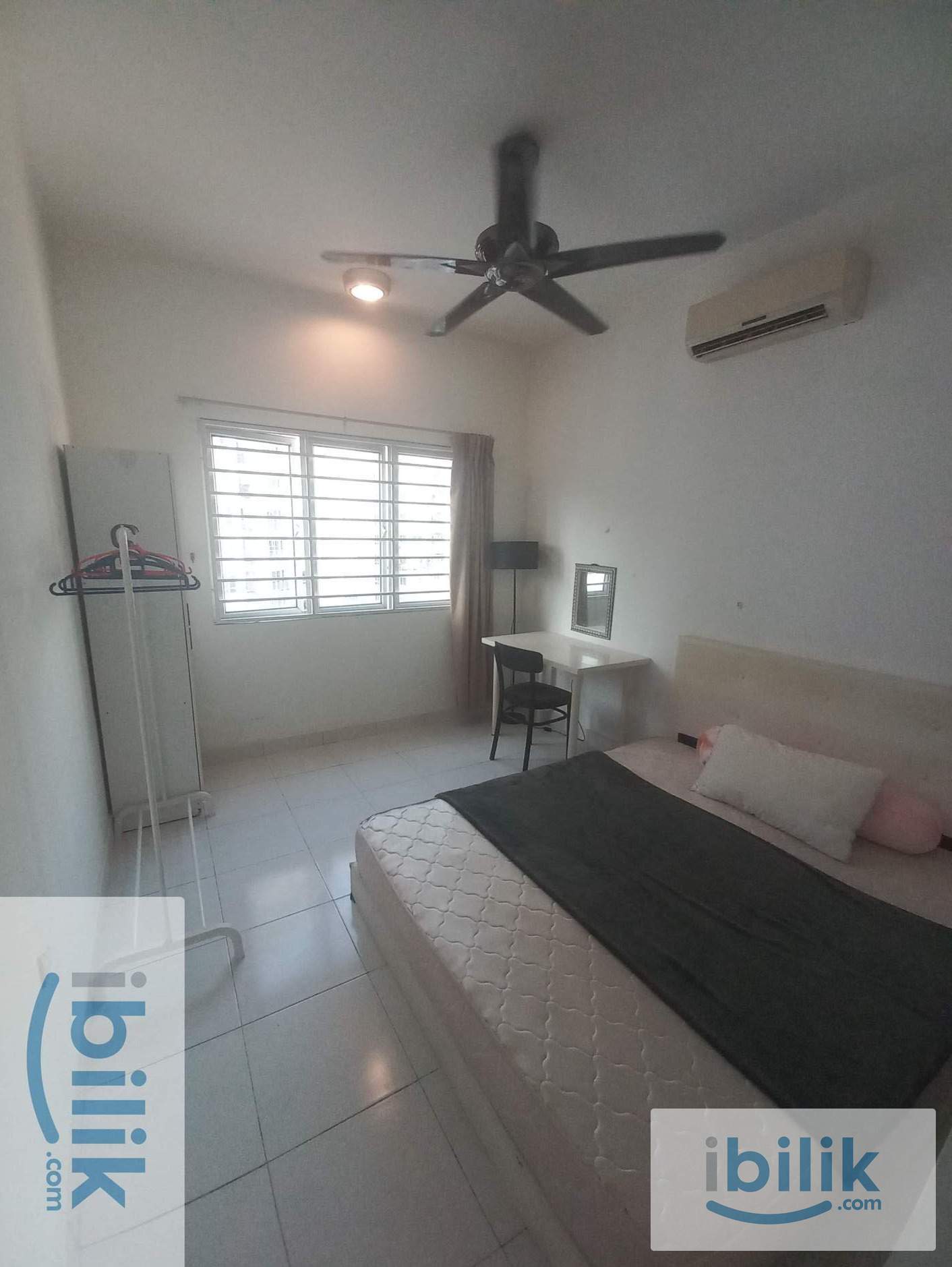 NO PARTITION Female Middle Room Metropolitan Square Condo - Image 6